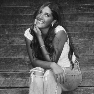 Hi i’m happy to sell you my stuff! took a look around my closet💗